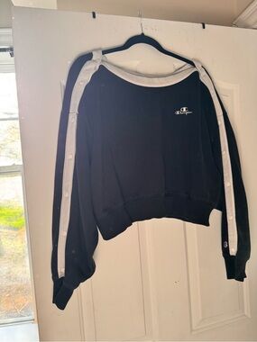 Champion Black Cropped Sweatshirt with White Snap-Trim